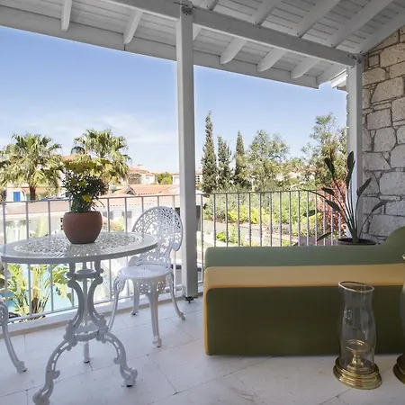 ホテル The Six 5*