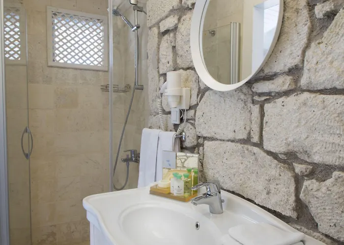 The Six Szálloda 5*