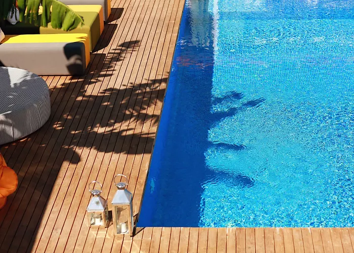 The Six Szálloda 5*