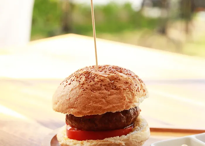 The Six Szálloda 5*