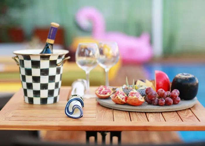 Szálloda The Six 5*