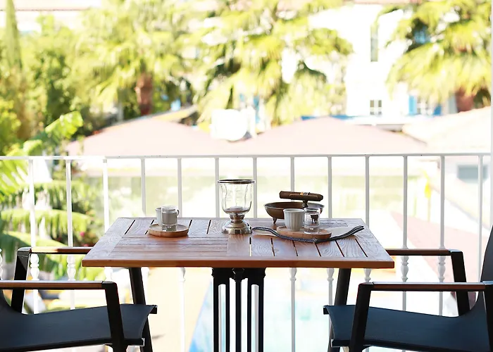 The Six Алачати