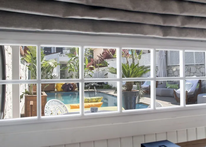 Отель The Six 5*