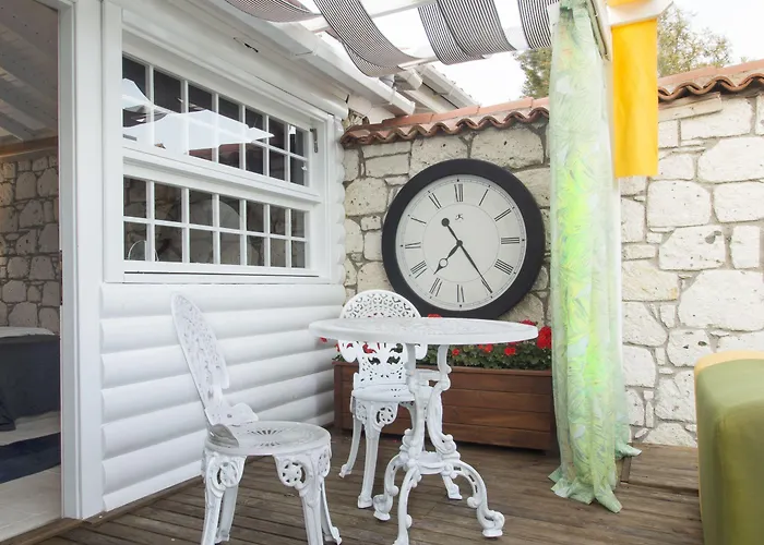 The Six Алачати