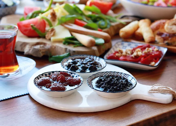 Отель The Six 5*