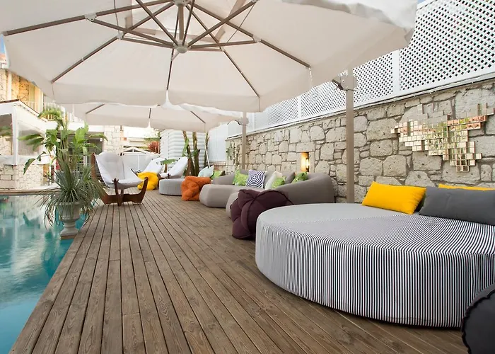 The Six Алачати