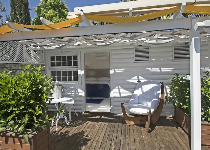 Отель The Six 5*